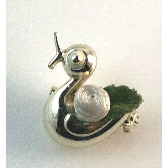 Duck Brooch Vintage Goldtone with Ribbon Pin - Picture 1 of 4
